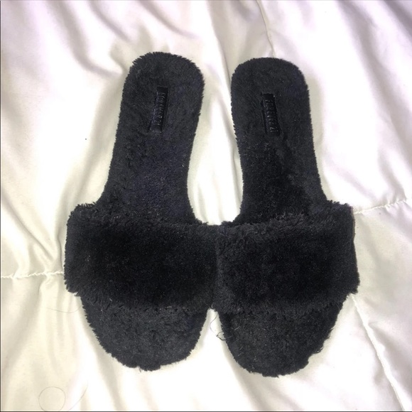 Black Fur Slides (bundle for $1) - Picture 2 of 4